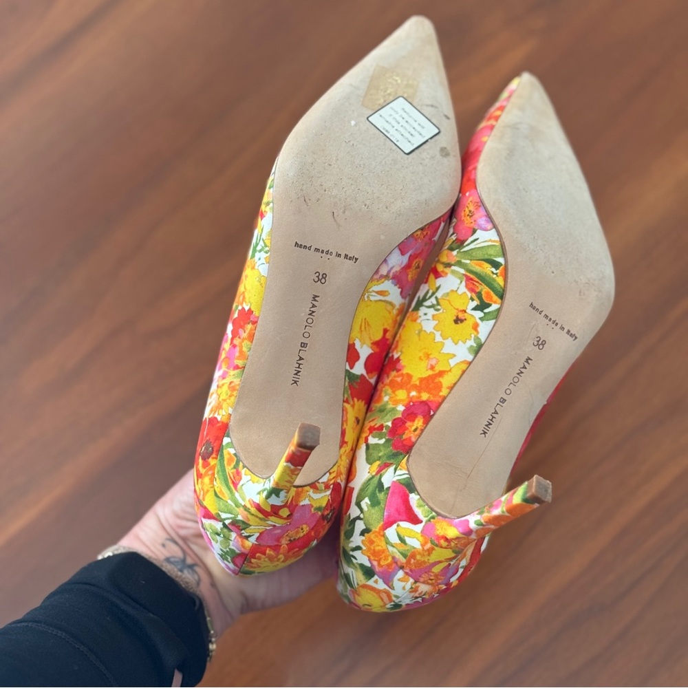 Manolo Blahnik Yellow and Red Floral Point Toe Pump Heels, 38 - Picture 4 of 4